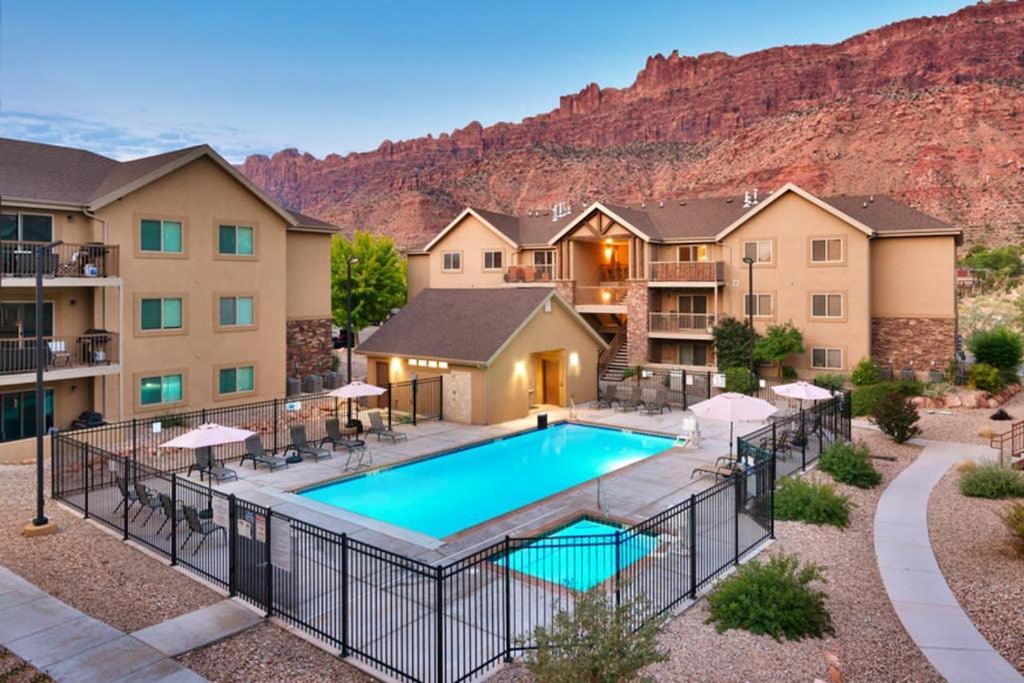 5J Top Floor Redcliff Condo, Pool & Hot Tub Moab Extérieur photo